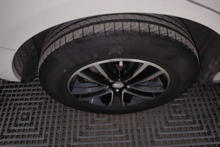 Used Geely Auto Vision X6 2019 1.4T CVT 4G Connected Luxury Version China VI Standard Exterior 8