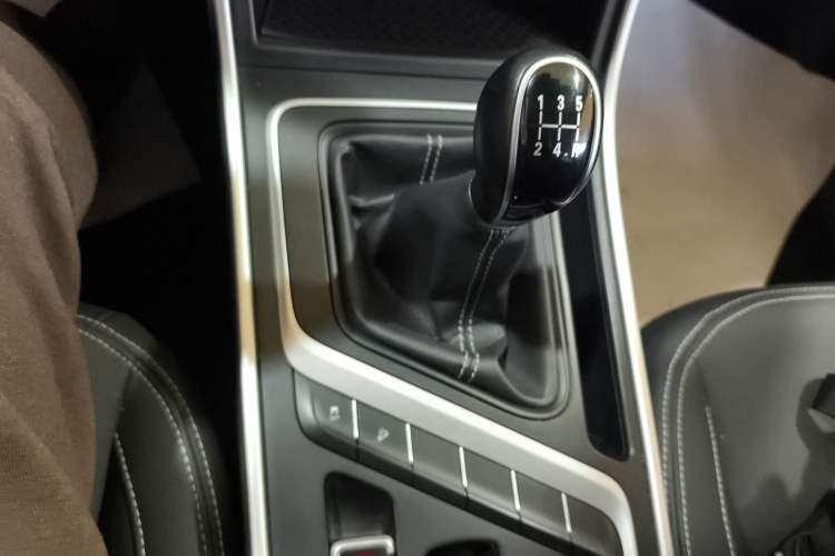 Used Geely Auto Vision X6 2019 1.8L Manual 4G Connect Luxury Version China V Standard Gear Lever