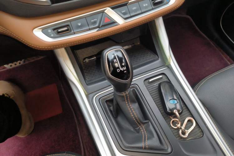 Used Geely Auto Vision X6 2019 1.4T CVT 4G Connected Flagship Version China VI Standard Gear Lever