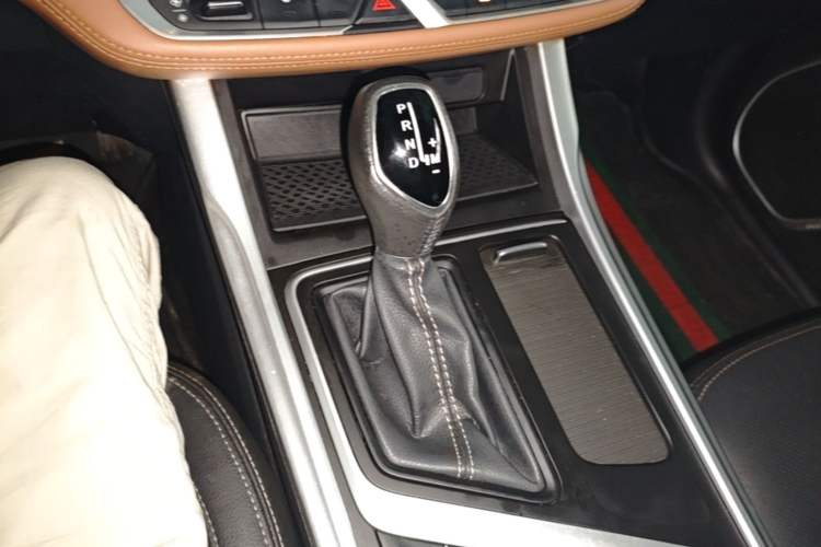 Used Geely Auto Vision X6 2019 1.4T CVT 4G Connected Luxury Version China VI Standard Gear Lever
