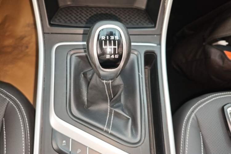 Used Geely Auto Vision X6 2019 1.4T Manual 4G Connect Luxury Model China VI Standard Gear Lever