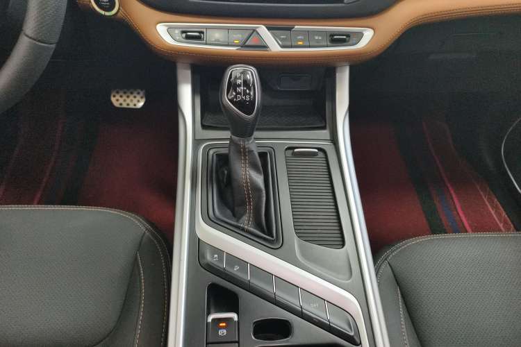 Used Geely Auto Vision X6 2019 1.4T CVT 4G Connected Luxury Version China V Standard Gear Lever