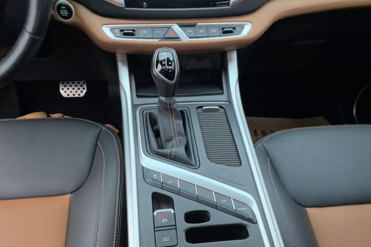 Used Geely Auto Vision X6 2019 1.4T CVT 4G Connected Luxury Version China VI Standard Gear Lever