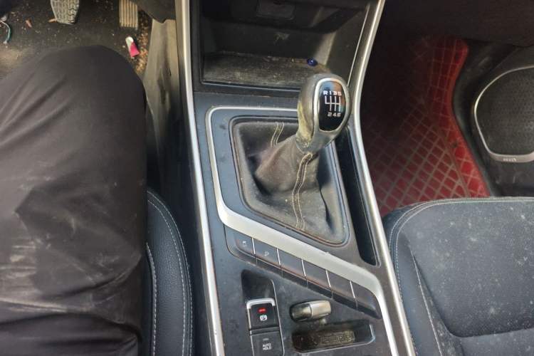 Used Geely Auto Vision X6 2019 1.4T Manual 4G Connect Luxury Model China VI Standard Gear Lever