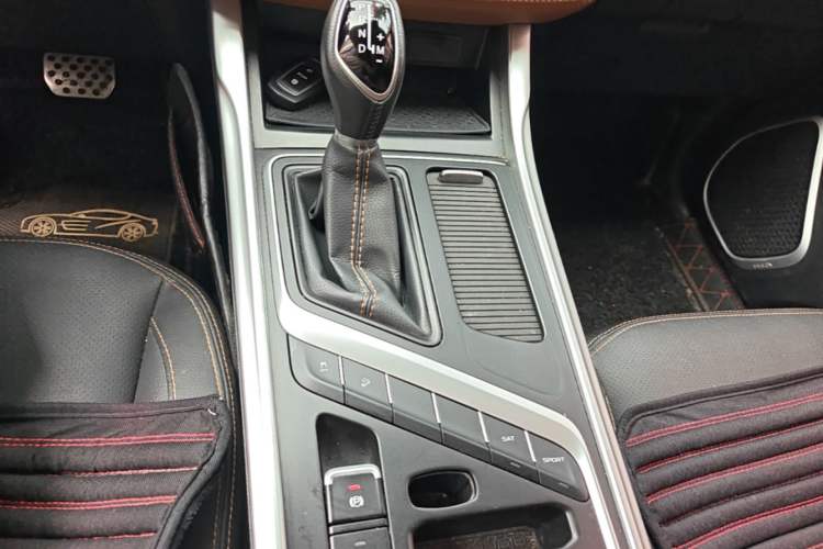 Used Geely Auto Vision X6 2019 1.4T CVT 4G Connected Luxury Version China VI Standard Gear Lever