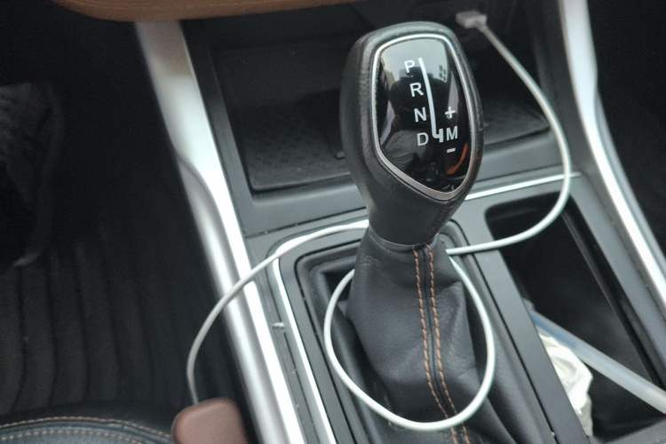 Used Geely Auto Vision X6 2019 1.4T CVT 4G Connected Luxury Version China VI Standard Gear Lever