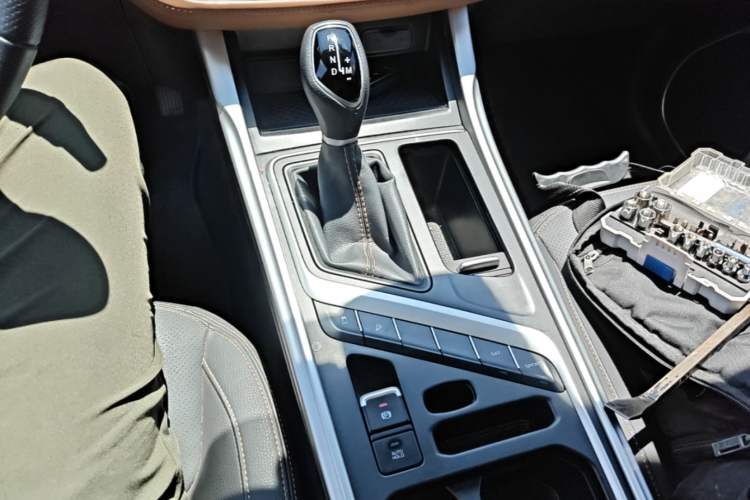 Used Geely Auto Vision X6 2019 1.4T CVT 4G Connected Luxury Version China VI Standard Gear Lever