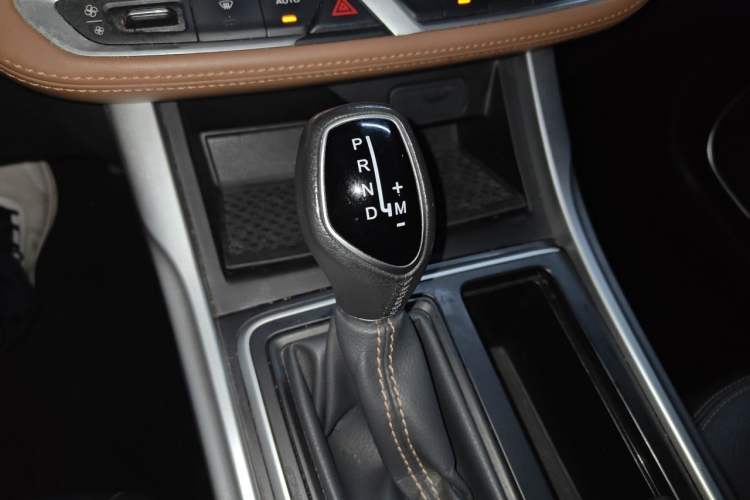 Used Geely Auto Vision X6 2019 1.4T CVT 4G Connected Luxury Version China VI Standard Gear Lever