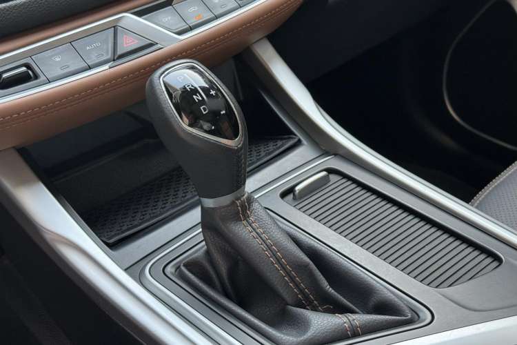 Used Geely Auto Vision X6 2019 1.4T CVT 4G Connected Flagship Version China VI Standard Gear Lever