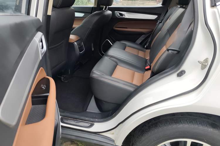 Used Geely Auto Vision X6 2019 1.4T CVT 4G Connected Luxury Version China VI Standard Interior 1
