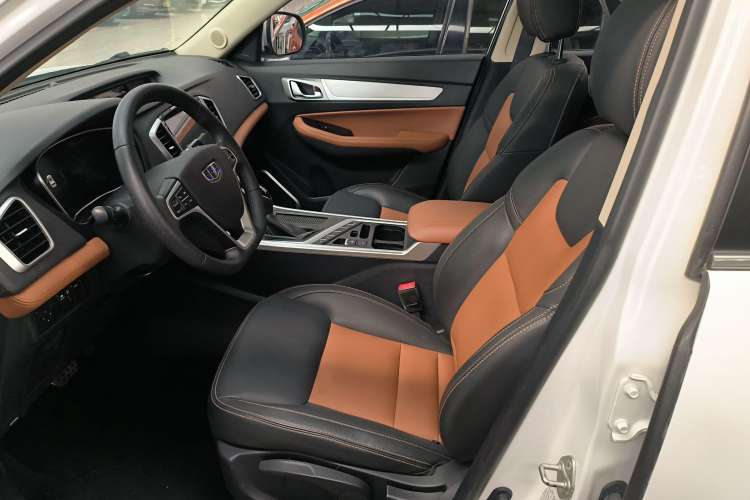 Used Geely Auto Vision X6 2019 1.4T CVT 4G Connected Luxury Version China VI Standard Interior 1