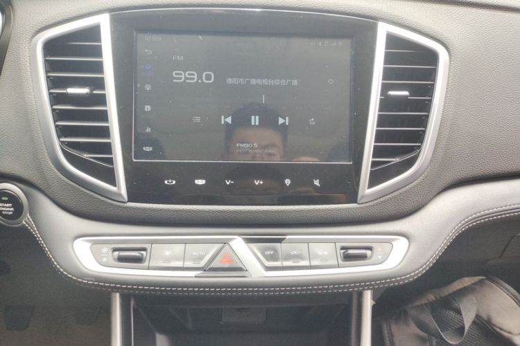 Used Geely Auto Vision X6 2019 1.4T Manual 4G Connect Luxury Model China VI Standard Interior 3