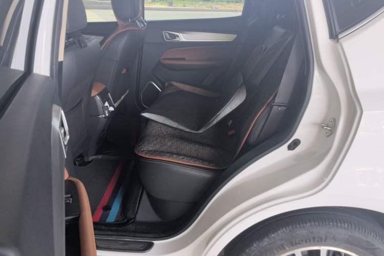 Used Geely Auto Vision X6 2019 1.4T CVT 4G Connected Luxury Version China VI Standard Interior 4