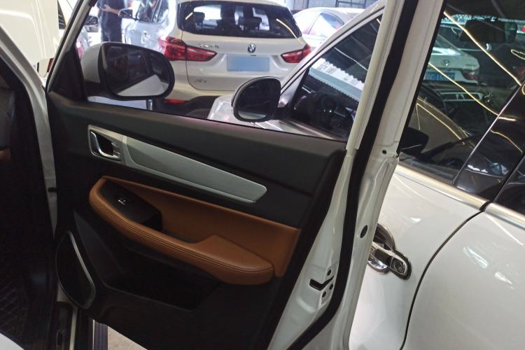 Used Geely Auto Vision X6 2019 1.4T CVT 4G Connected Luxury Version China VI Standard Interior 5