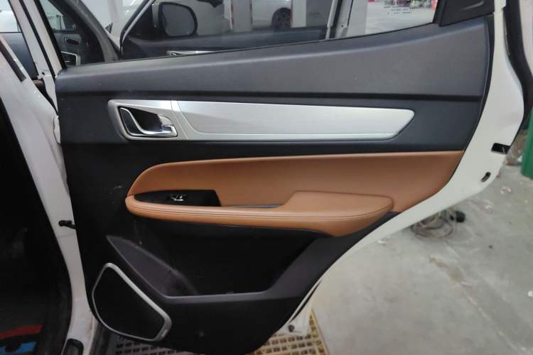 Used Geely Auto Vision X6 2019 1.4T CVT 4G Connected Luxury Version China VI Standard Interior 6
