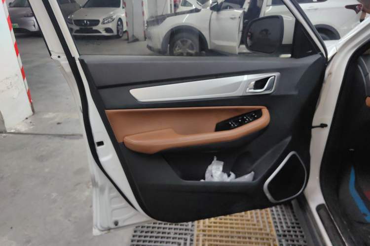 Used Geely Auto Vision X6 2019 1.4T CVT 4G Connected Luxury Version China VI Standard Interior 7