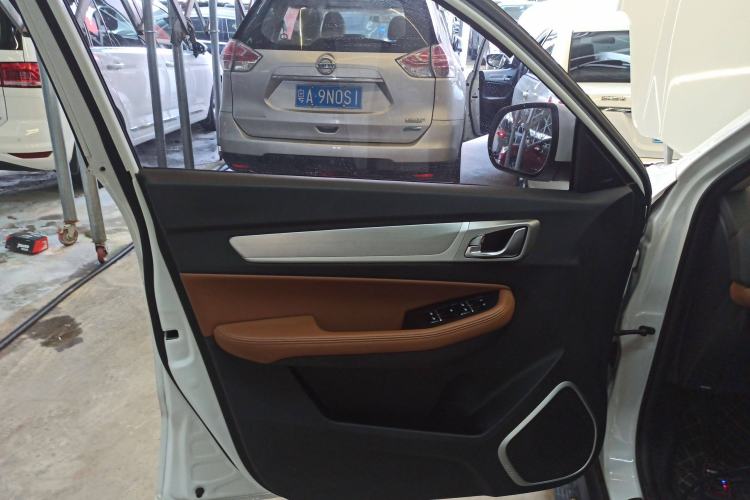 Used Geely Auto Vision X6 2019 1.4T CVT 4G Connected Luxury Version China VI Standard Interior 7