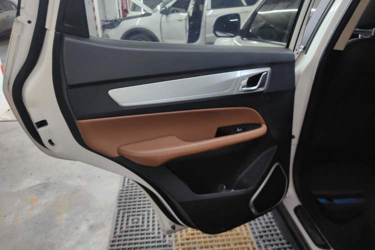 Used Geely Auto Vision X6 2019 1.4T CVT 4G Connected Luxury Version China VI Standard Interior 8