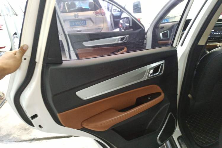 Used Geely Auto Vision X6 2019 1.4T CVT 4G Connected Luxury Version China VI Standard Interior 8