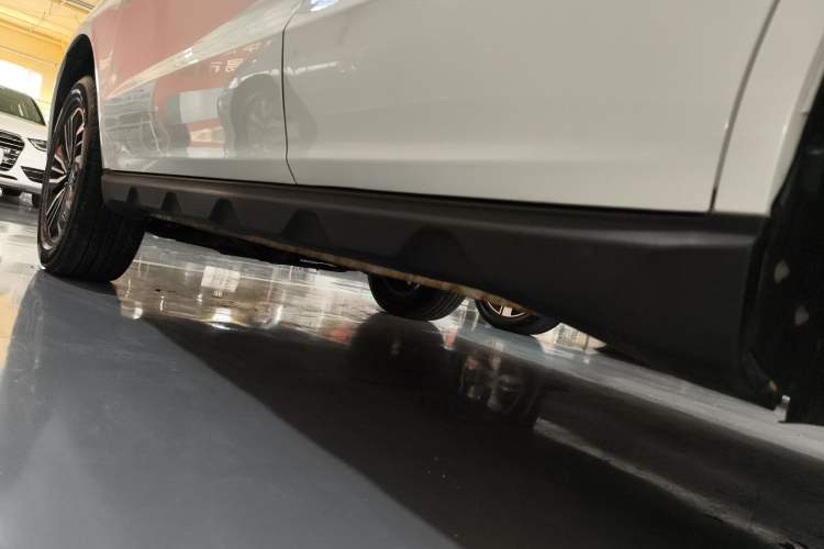 Used Geely Auto Vision X6 2019 1.8L Manual 4G Connect Luxury Version China V Standard Left Side Sill