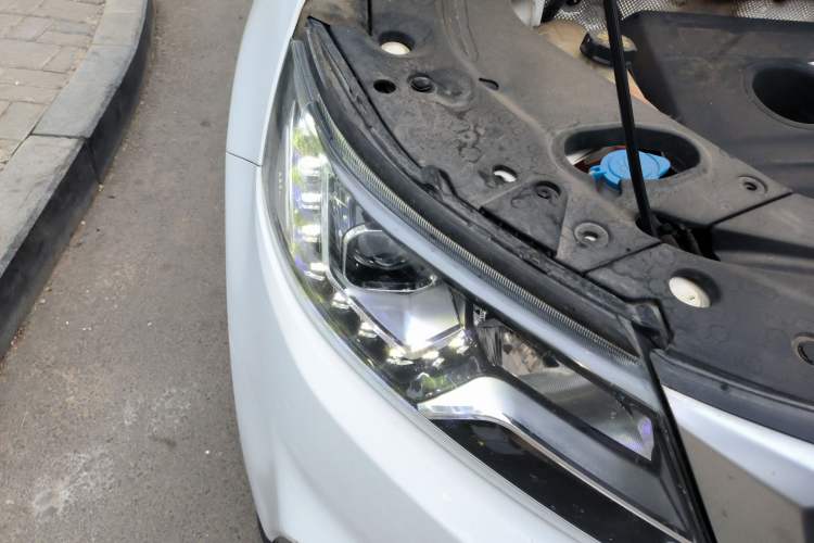 Used Geely Auto Vision X6 2019 1.4T CVT 4G Connected Flagship Version China VI Standard Right Front Headlight