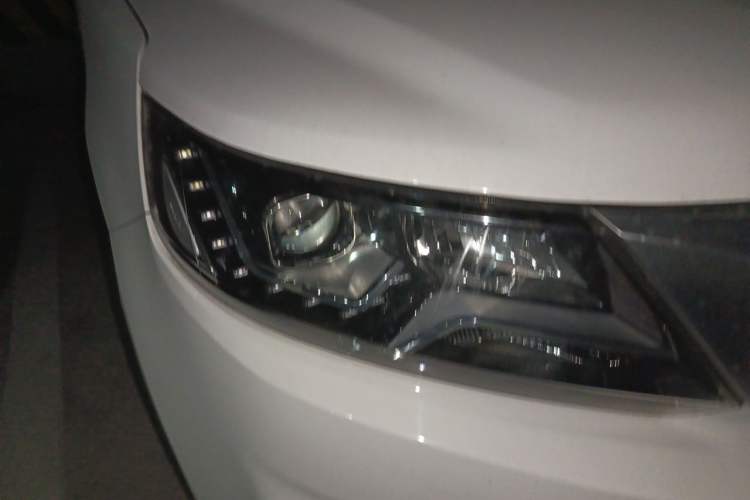 Used Geely Auto Vision X6 2019 1.4T CVT 4G Connected Flagship Version China VI Standard Right Front Headlight