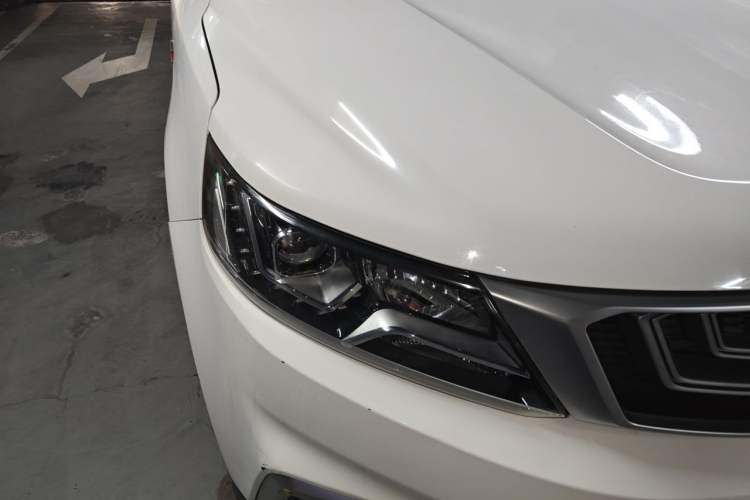 Used Geely Auto Vision X6 2019 1.4T CVT 4G Connected Luxury Version China VI Standard Right Front Headlight