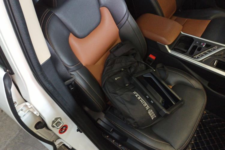 Used Geely Auto Vision X6 2019 1.4T CVT 4G Connected Luxury Version China VI Standard Right Front Seat