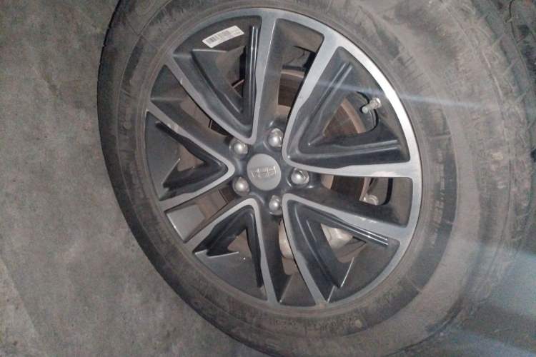 Used Geely Auto Vision X6 2019 1.4T CVT 4G Connected Luxury Version China V Standard Right Front Wheel Hub