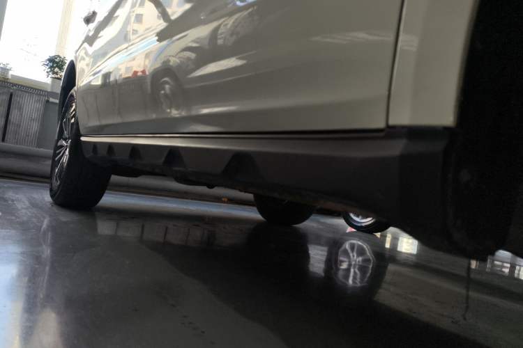 Used Geely Auto Vision X6 2019 1.8L Manual 4G Connect Luxury Version China V Standard Right Side Sill