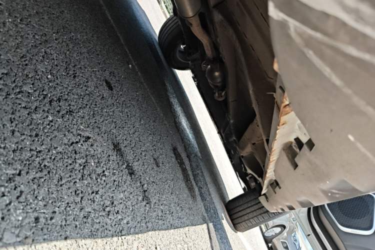 Used Geely Auto Vision X6 2019 1.4T CVT 4G Connected Luxury Version China VI Standard Right Side Sill