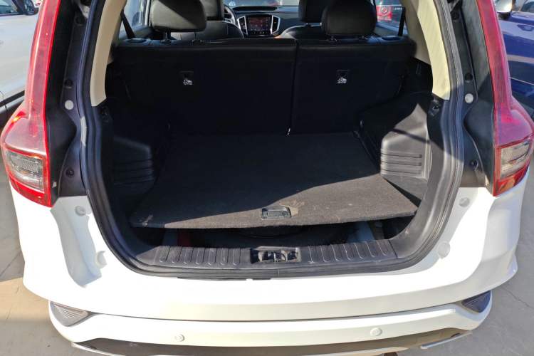 Used Geely Auto Vision X6 2019 1.4T CVT 4G Connected Luxury Version China VI Standard Trunk
