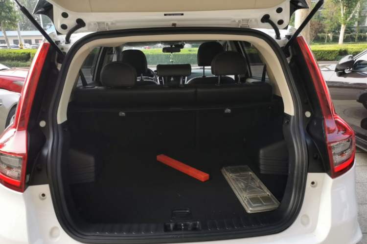 Used Geely Auto Vision X6 2019 1.4T Manual 4G Connect Premium Version China VI Standard Trunk