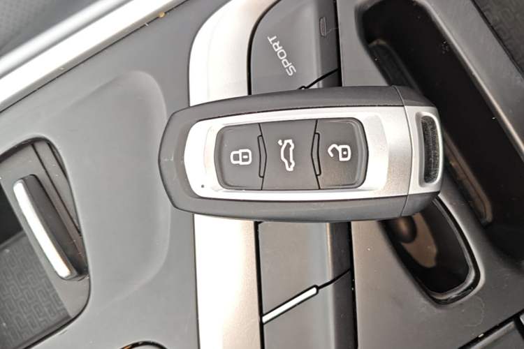 Used Geely Auto Vision X6 2019 1.4T CVT 4G Connected Luxury Version China VI Standard Vehicle Key
