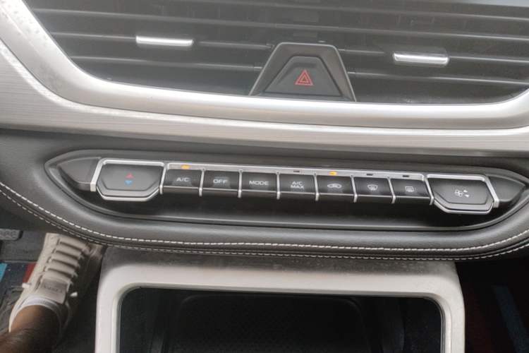 Used Geely Auto Vision X6 2020 1.4T Manual Luxury Model Audio And AC Panel