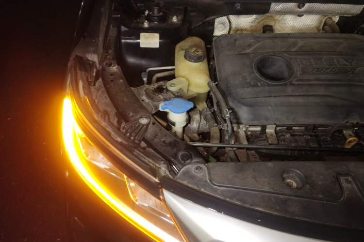 Used Geely Auto Vision X6 2020 1.4T CVT Luxury Edition Engine Bay Right