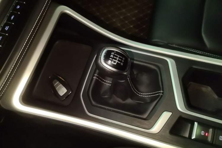 Used Geely Auto Vision X6 2020 1.4T Manual Luxury Model Gear Lever