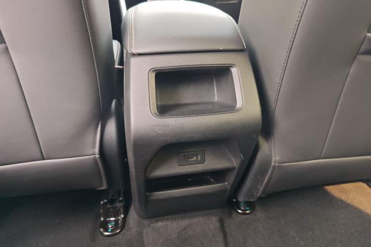 Used Geely Auto Vision X6 2020 1.4T Automatic Luxury Model Interior 5