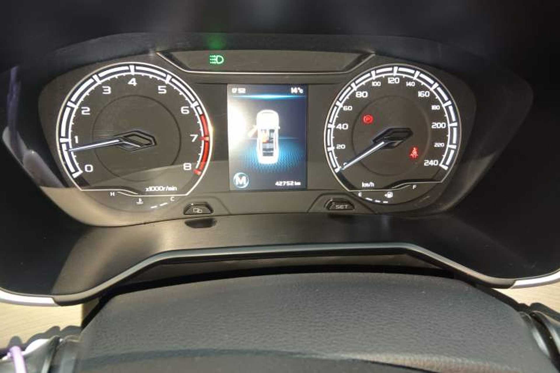 Used Geely Auto Vision X6 2020 1.4T Manual Luxury Model Odometer Close Up