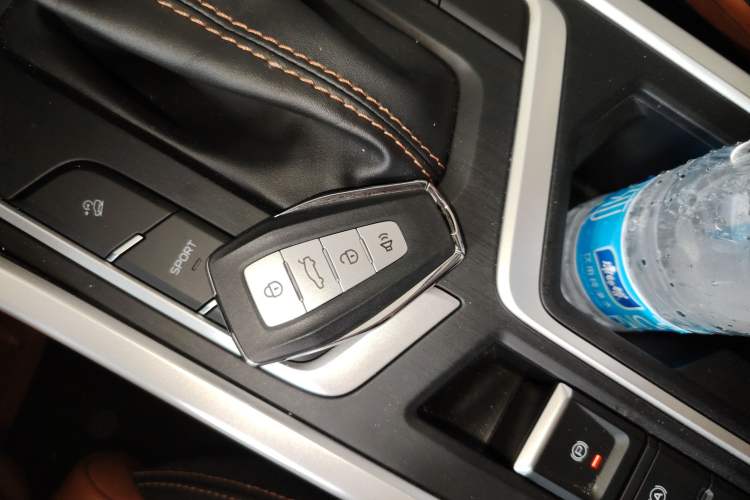 Used Geely Auto Vision X6 2020 1.4T CVT Luxury Edition Interior 1