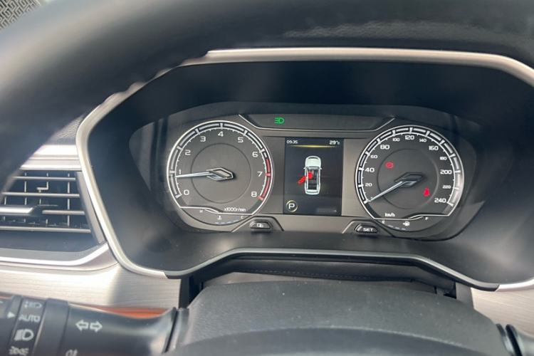 Used Geely Auto Vision X6 2020 1.4T CVT Luxury Edition Interior 4