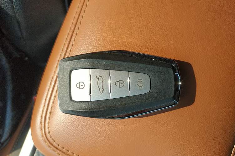 Used Geely Auto Vision X6 2020 1.4T CVT Luxury Edition Interior 1