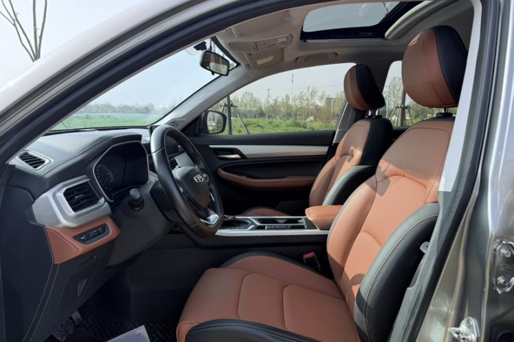 Used Geely Auto Vision X6 2020 1.4T CVT Luxury Edition Interior 3