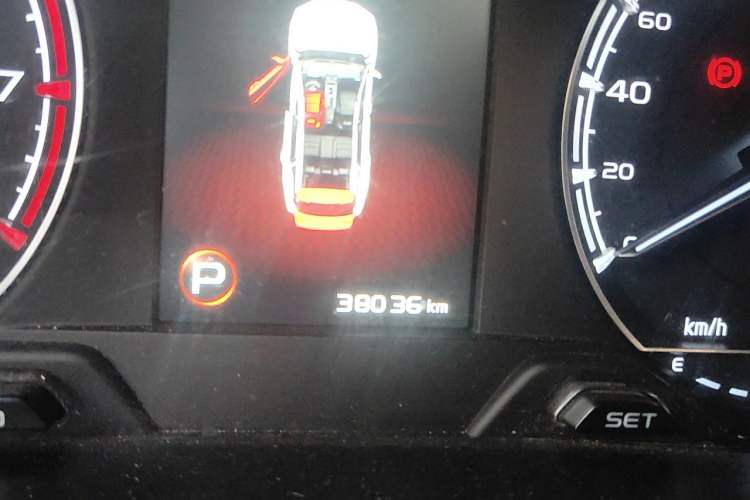 Used Geely Auto Vision X6 2020 1.4T CVT Luxury Edition Odometer Close Up
