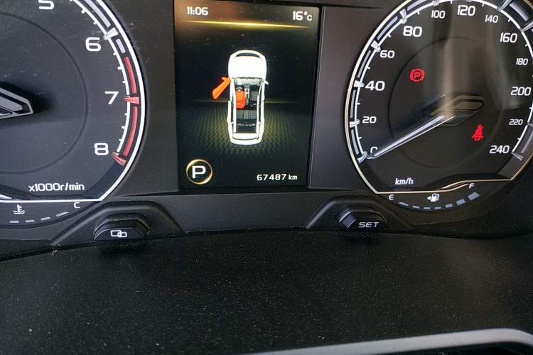 Used Geely Auto Vision X6 2020 1.4T CVT Luxury Edition Odometer Close Up