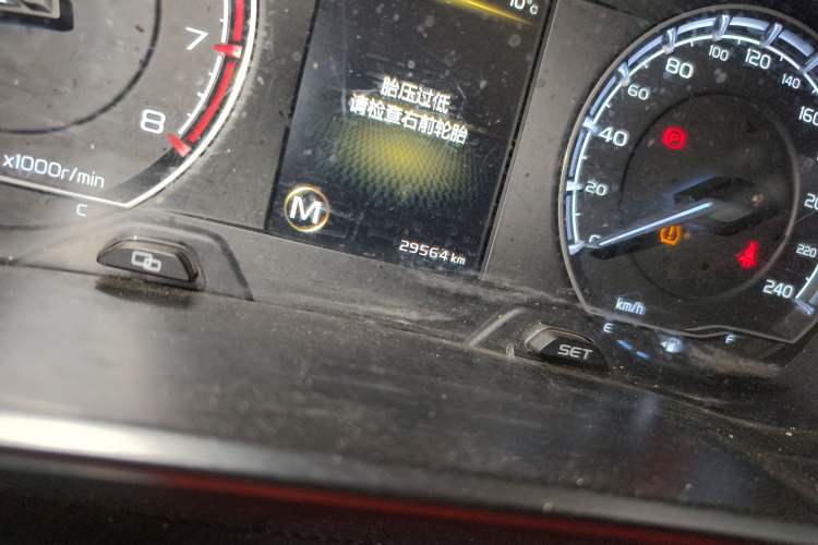 Used Geely Auto Vision X6 2020 1.4T Manual Luxury Model Odometer Close Up