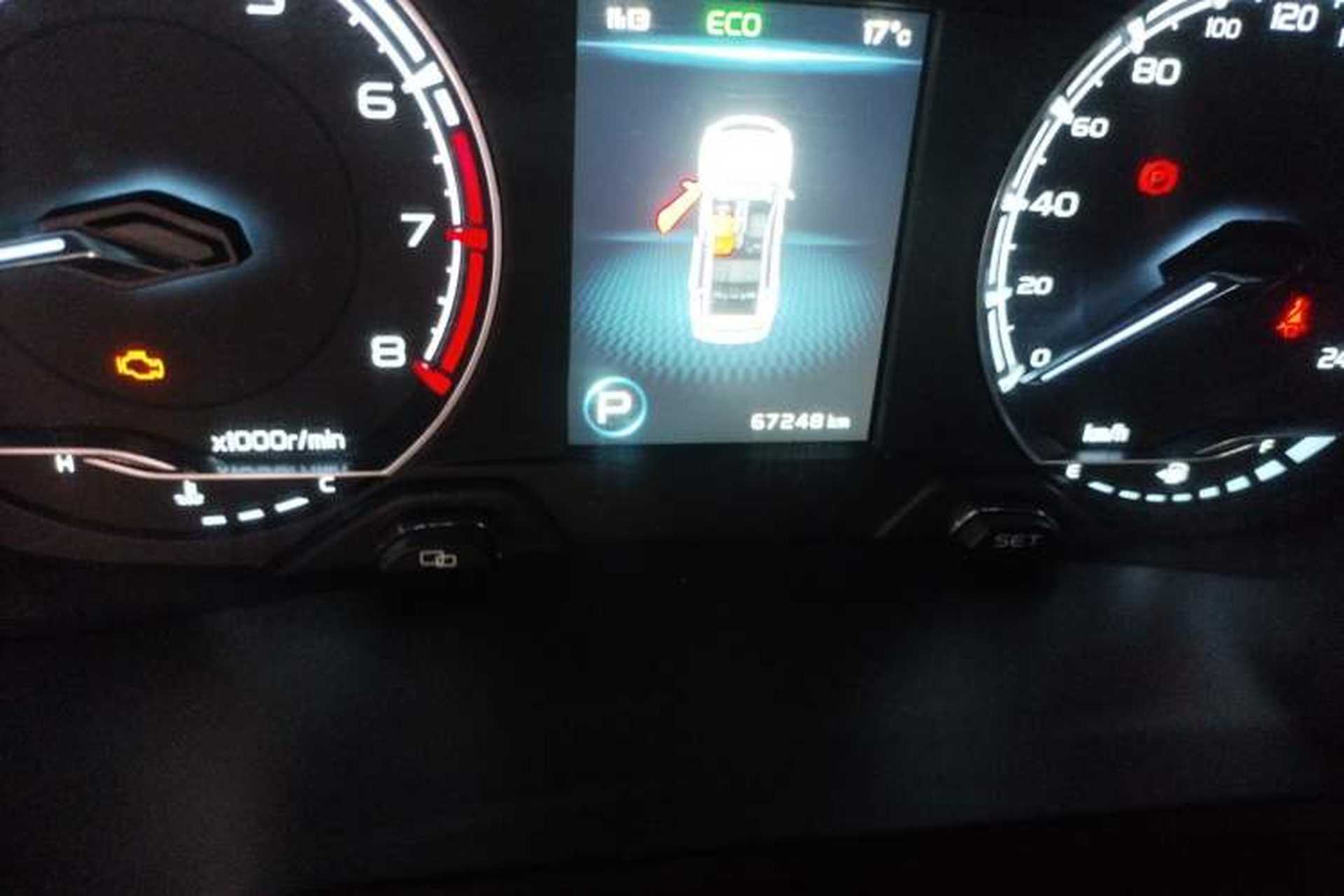 Used Geely Auto Vision X6 2020 1.4T CVT Luxury Edition Odometer Close Up
