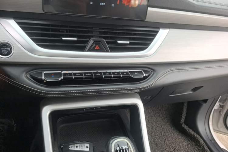 Used Geely Auto Vision X6 2020 1.4T Manual Luxury Model Audio And AC Panel
