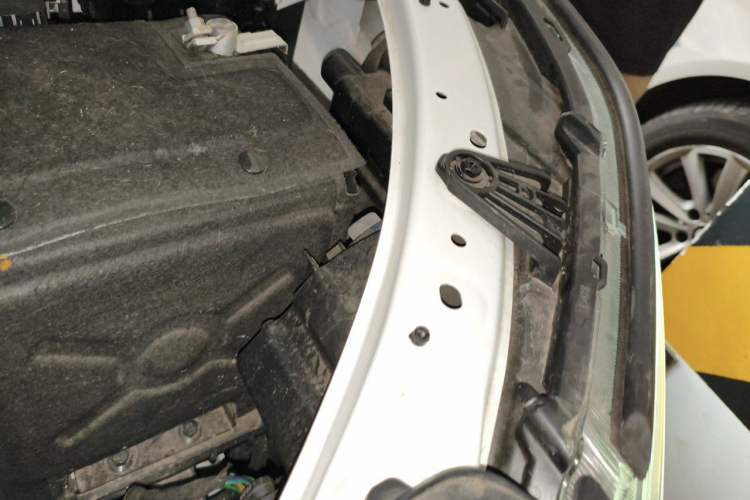 Used Geely Auto Vision X6 2020 1.4T Manual Luxury Model Engine Bay Left