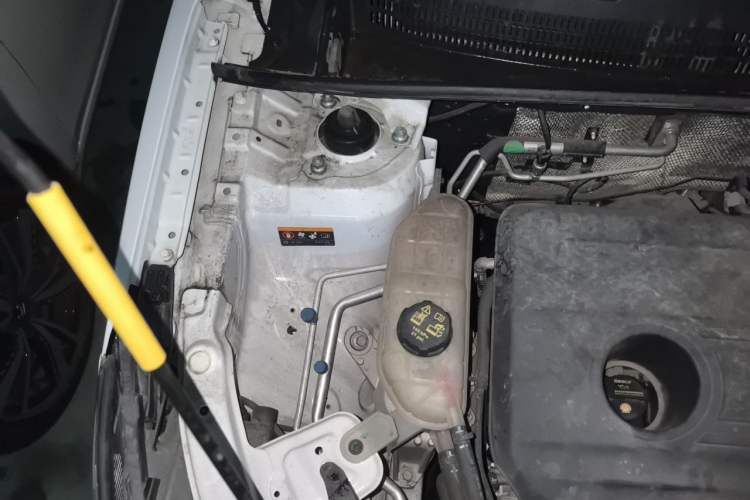 Used Geely Auto Vision X6 2020 1.4T CVT Luxury Edition Engine Bay Right